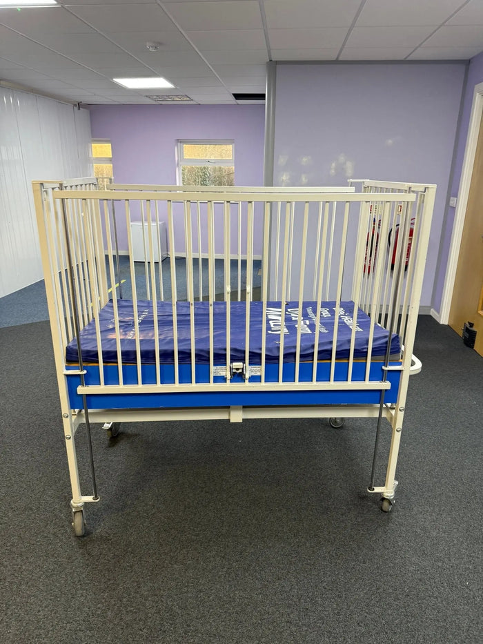 Arjo Huntleigh Manual Infant Cot manual infant cot SelfiMed UK