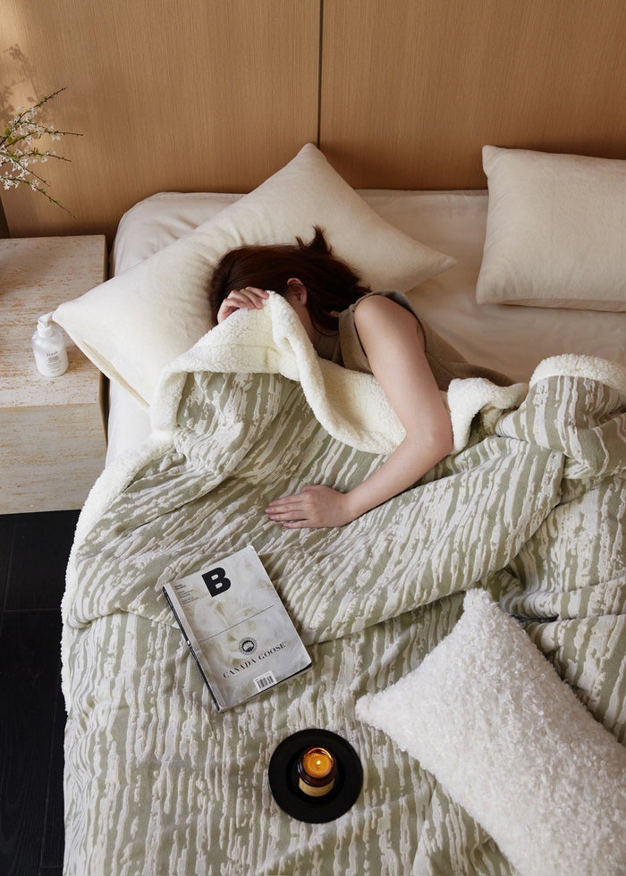 - Ever Lasting - Aurielle Lamb Wool Blanket / Green - Blankets - Ever Lasting
