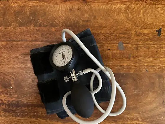 Professional Aneroid Sphygmomanometer Adult Cotton Cuff Blood Pressure Monitor sphygmomanometer SelfiMed UK