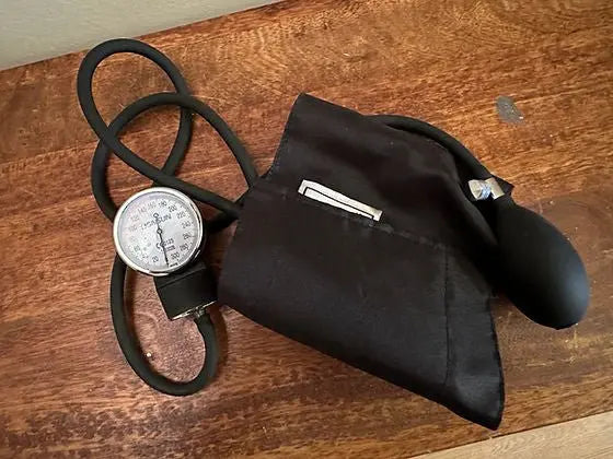 Professional Aneroid Sphygmomanometer Adult Cotton Cuff Blood Pressure Monitor sphygmomanometer SelfiMed UK