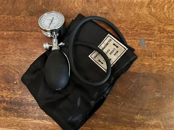 Professional Aneroid Sphygmomanometer Adult Cotton Cuff Blood Pressure Monitor sphygmomanometer SelfiMed UK