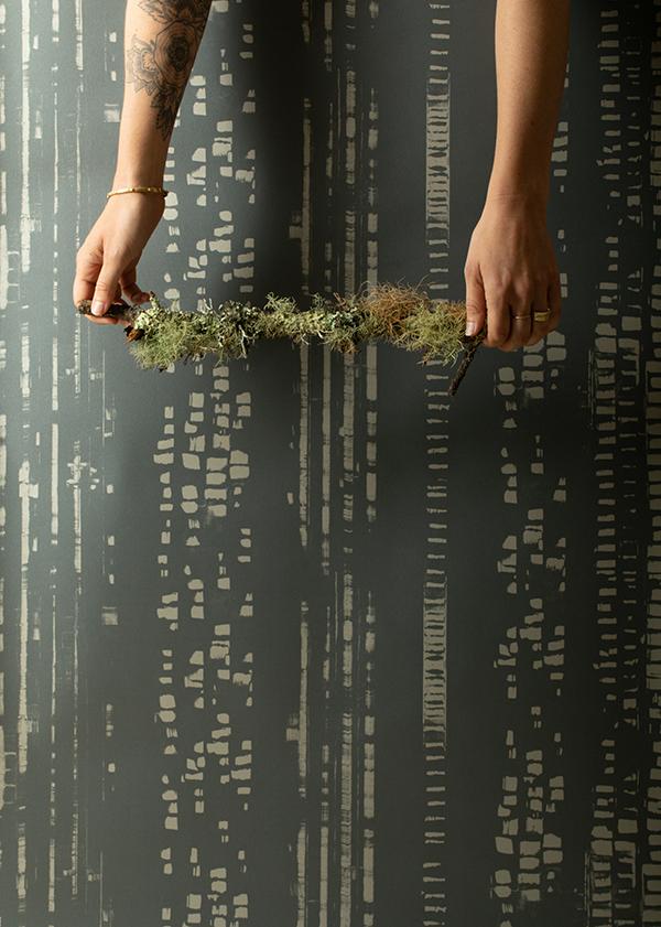 Traces Metallic (Mica) Wallpaper