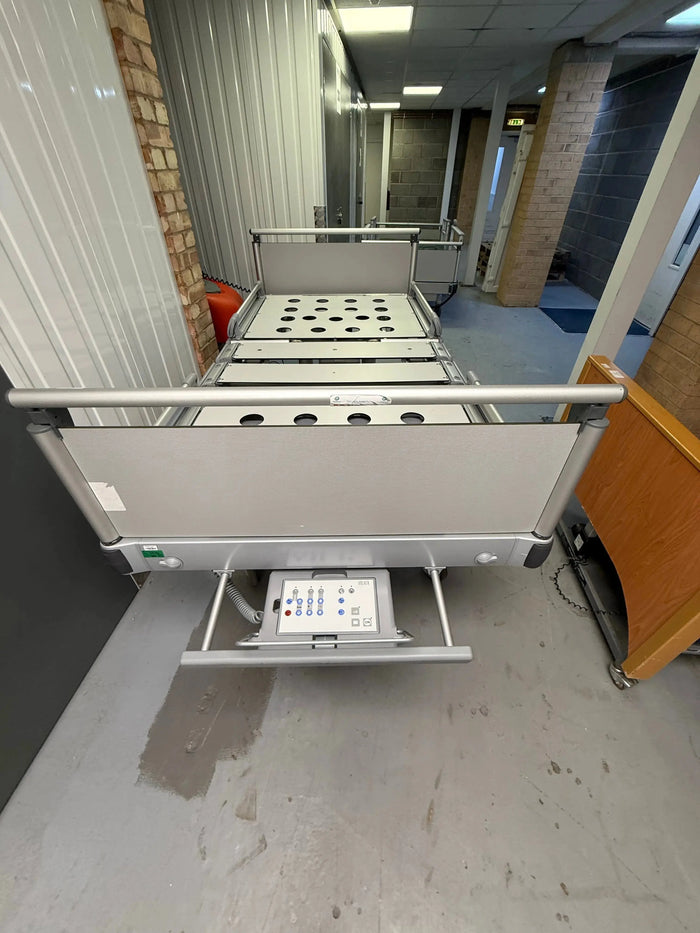 Volker Electric Hospital Bed S 962-2 with Hospital Mattress (Fully Serviced & Tested) Hospital Bed SelfiMed UK