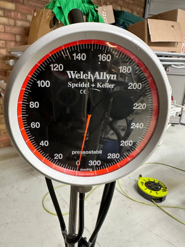 Welch Allyn Maxi-Stabil 3 Sphygmomanometer with Mobile Stand sphygmomanometer SelfiMed UK