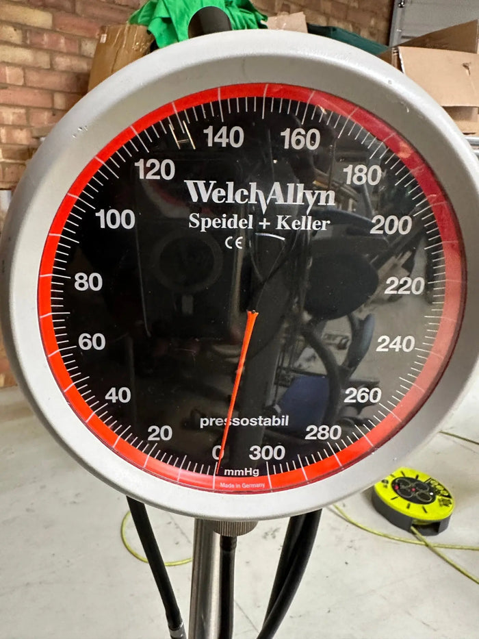 Welch Allyn Maxi-Stabil 3 Sphygmomanometer with Mobile Stand sphygmomanometer SelfiMed UK