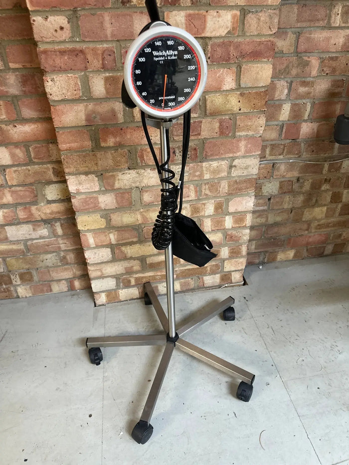 Welch Allyn Maxi-Stabil 3 Sphygmomanometer with Mobile Stand sphygmomanometer SelfiMed UK