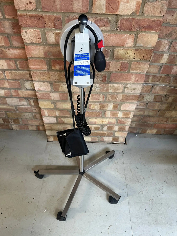 Welch Allyn Maxi-Stabil 3 Sphygmomanometer with Mobile Stand sphygmomanometer SelfiMed UK